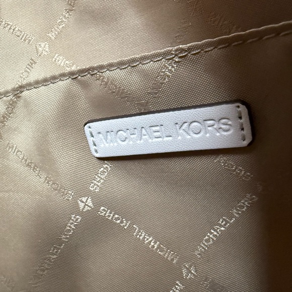 Michael Kors East West Cream Large Jet Set Crossbody Bag - Picture 11 of 12